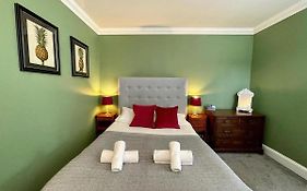 Regency Apartment - Marine Square By Crown Gardens Holiday Homes